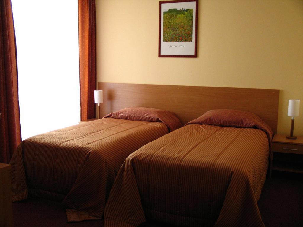 Siauliu Krasto Medziotoju Uzeiga Hotell Šiauliai Rum bild