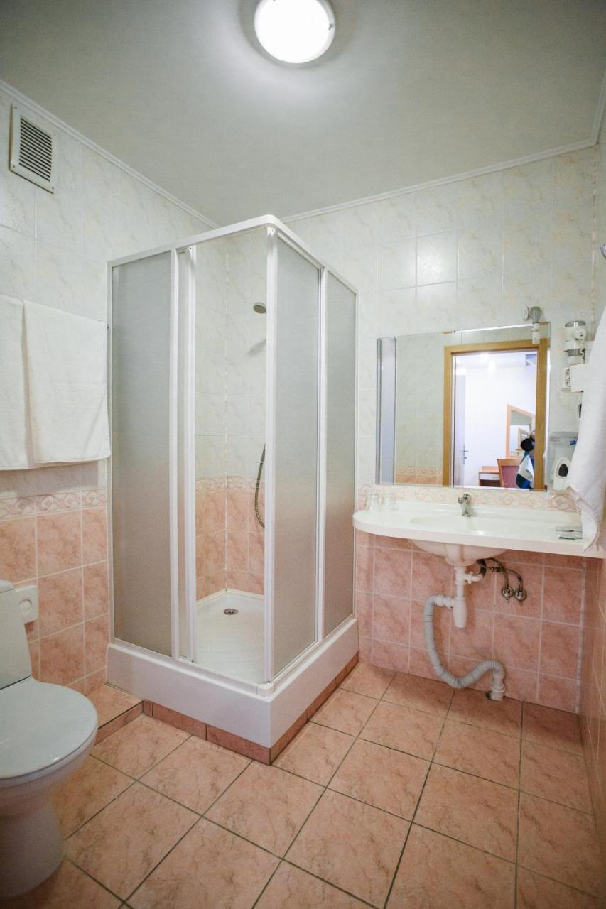 Siauliu Krasto Medziotoju Uzeiga Hotell Šiauliai Rum bild